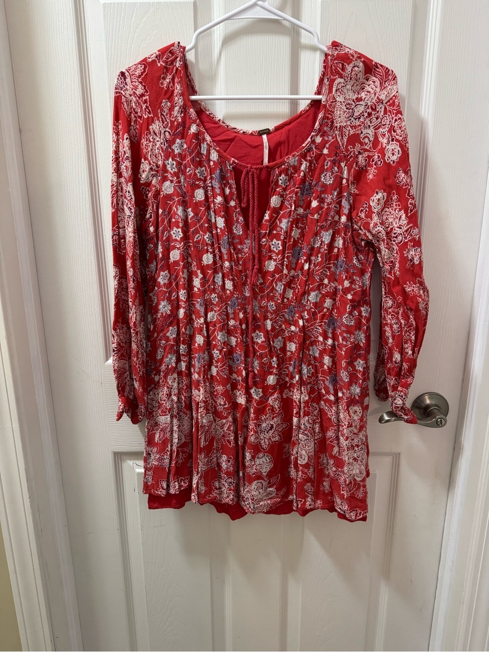 Free People Long Sleeve Dress Women's Size XS Red Floral Mini Length Boho Flowy - Picture 2 of 10
